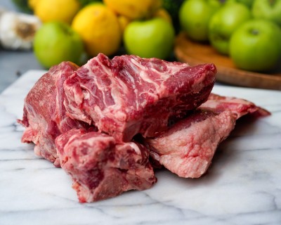Свинина на кости охлаждённая 1 кг - купить в Кузнецовском